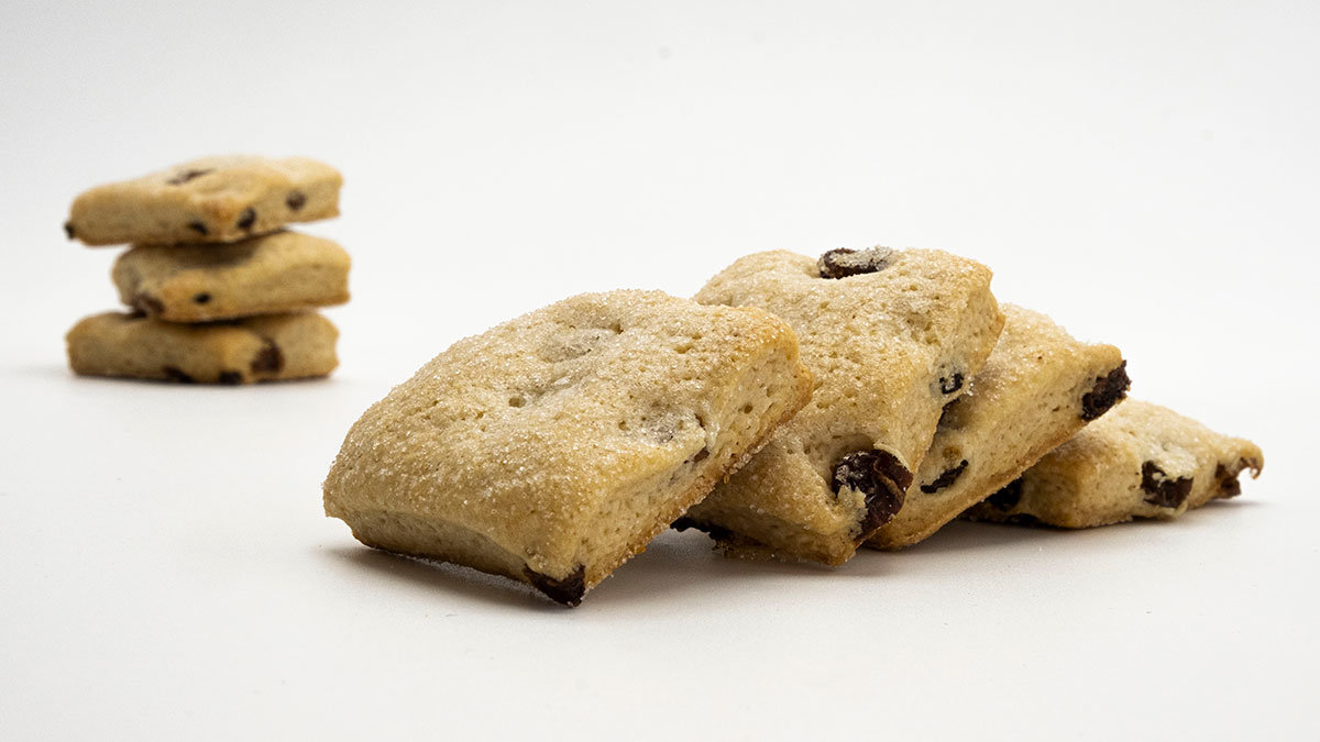 biscotti vegani ai grani antichi e uvetta