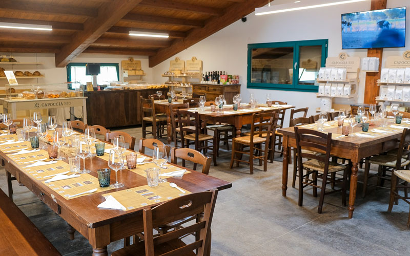 Immagine dello spaccio aziendale di prodotti biologici presso la sede Capoccia Bio