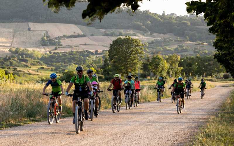 Passeggiate in mountain bike o e-bike organizzate per ospiti di strutture del territorio